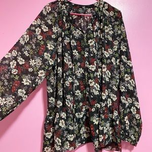 Black blouse with floral prints (PLUS SIZE)